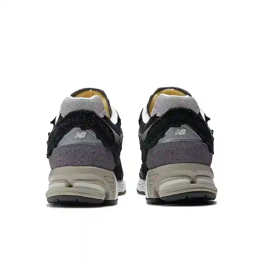 뉴발란스 2002R 프로텍션 팩 블랙 그레이 6