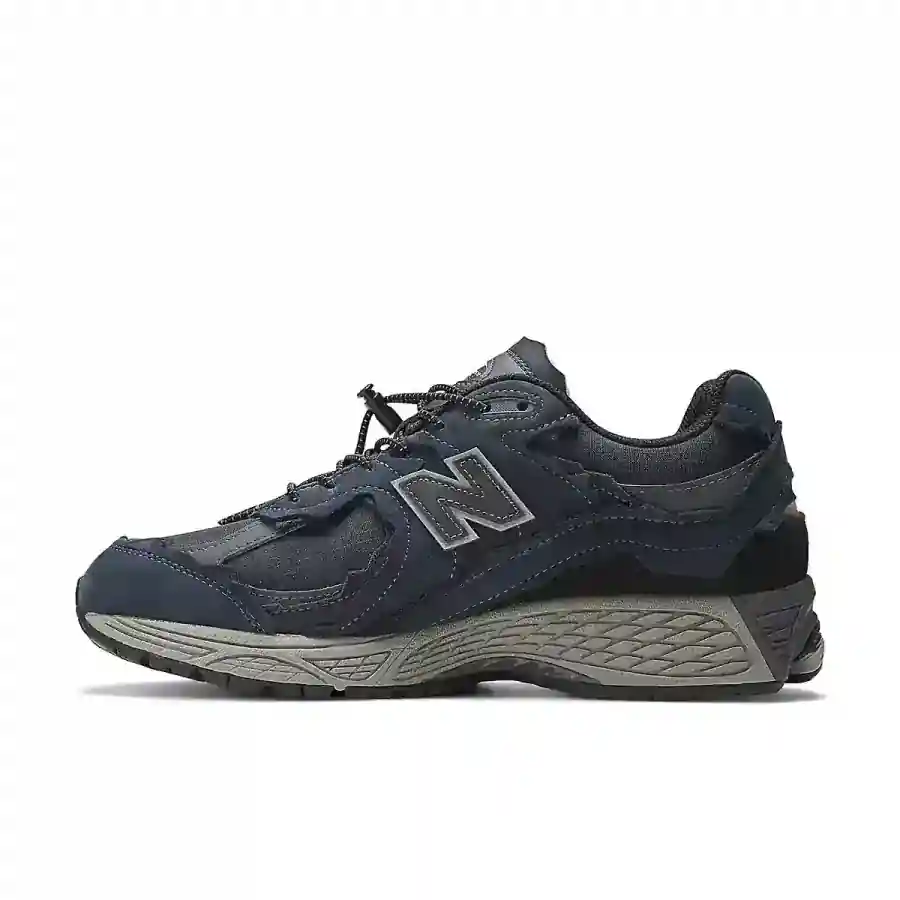뉴발란스 2002R 프로텍션 팩 네이비 2