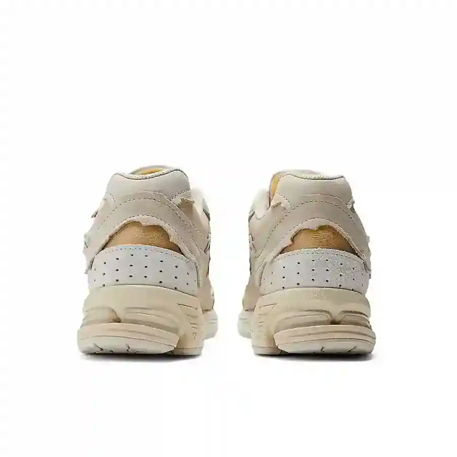 뉴발란스 2002R 프로텍션 팩 샌드스톤 6